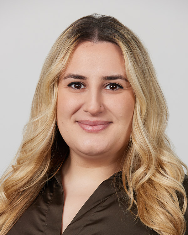 Evelyn Bekter - Tax Associate